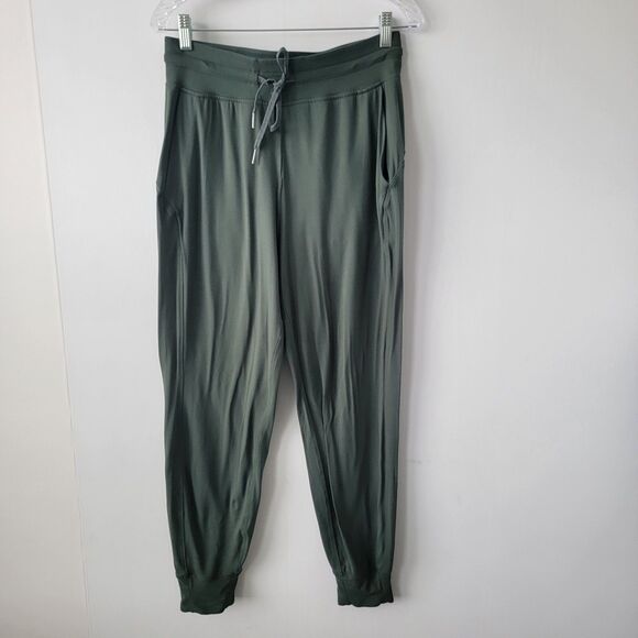 lululemon athletica Pants - Lululemon‎ Scuba High-Rise Jogger size 8 green Full Length